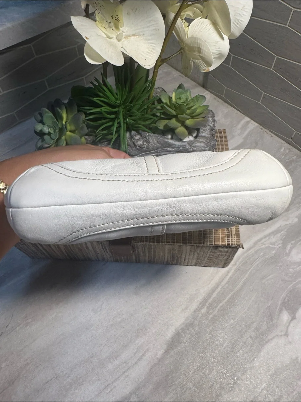 Like NEW Coach KISS LOCK Soft Off White Leather Clutch 2 Tone HangTag Fits Phone
